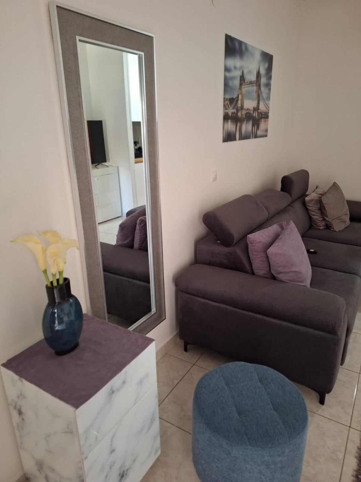 Mihaela Apartmans 150m Near The Apartment *