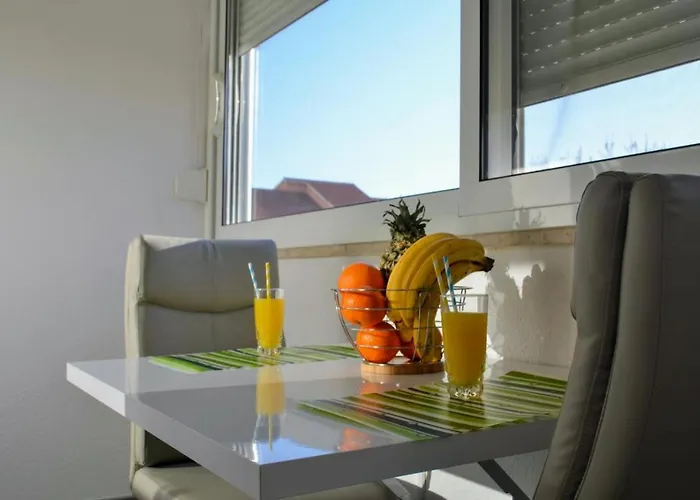 Mihaela Studio Apartmans 150M Near The Beach
