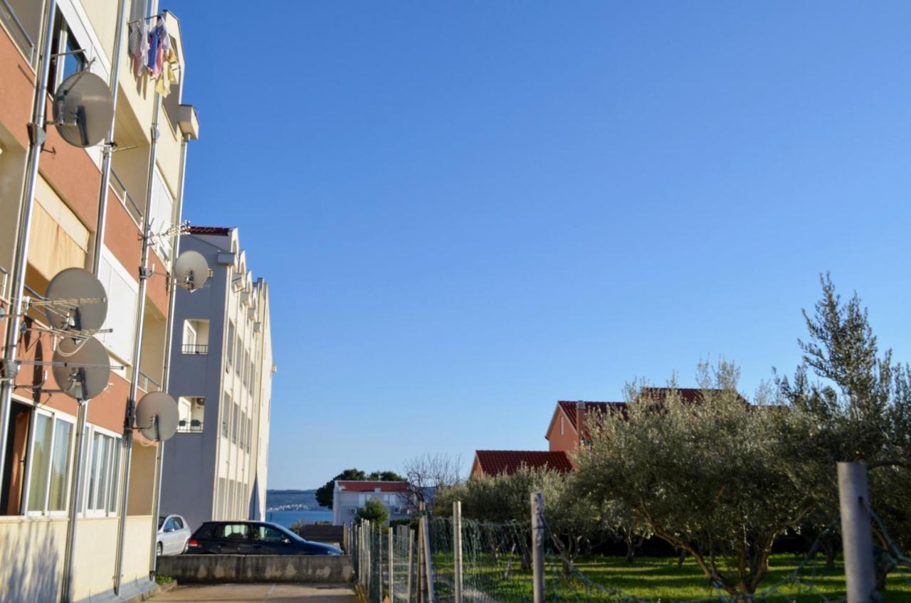 Mihaela Apartmans 150m Near The