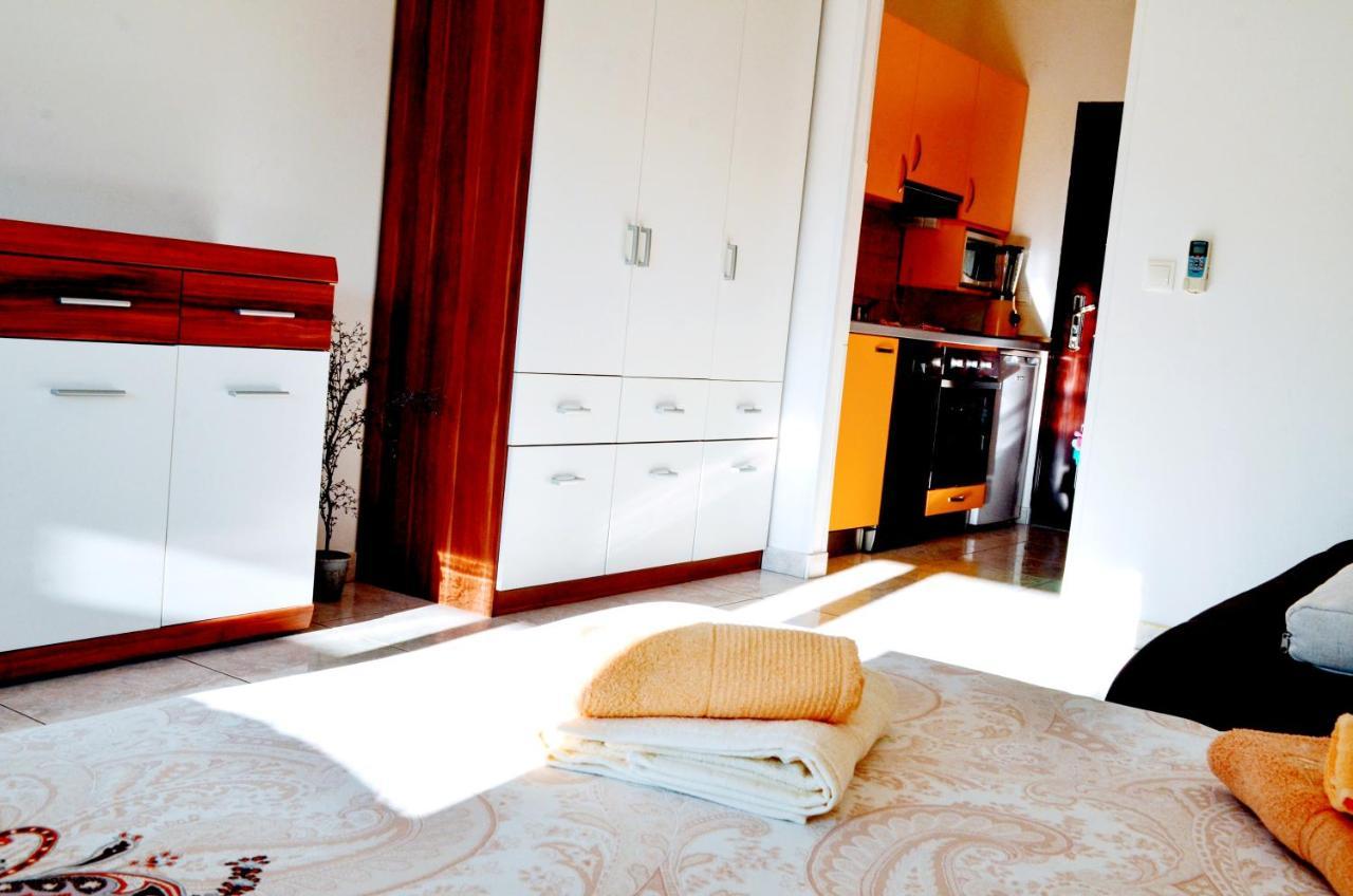 Mihaela Apartmans 150m Near The Apartment *