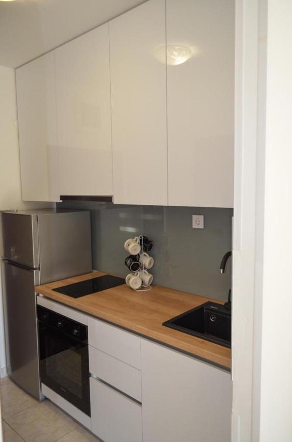 Mihaela Apartmans 150m Near The Apartment *