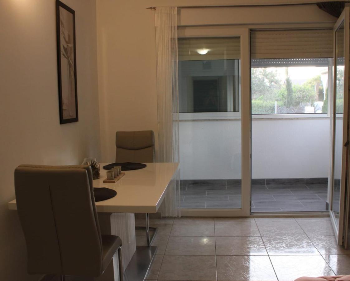 Mihaela Apartmans 150m Near The Apartment