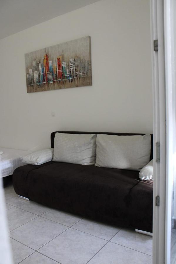 Mihaela Apartmans 150m Near The Apartment