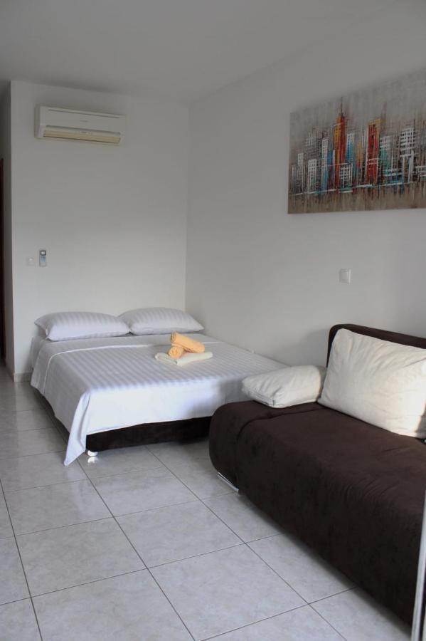 Apartment Mihaela Apartmans 150m Near The