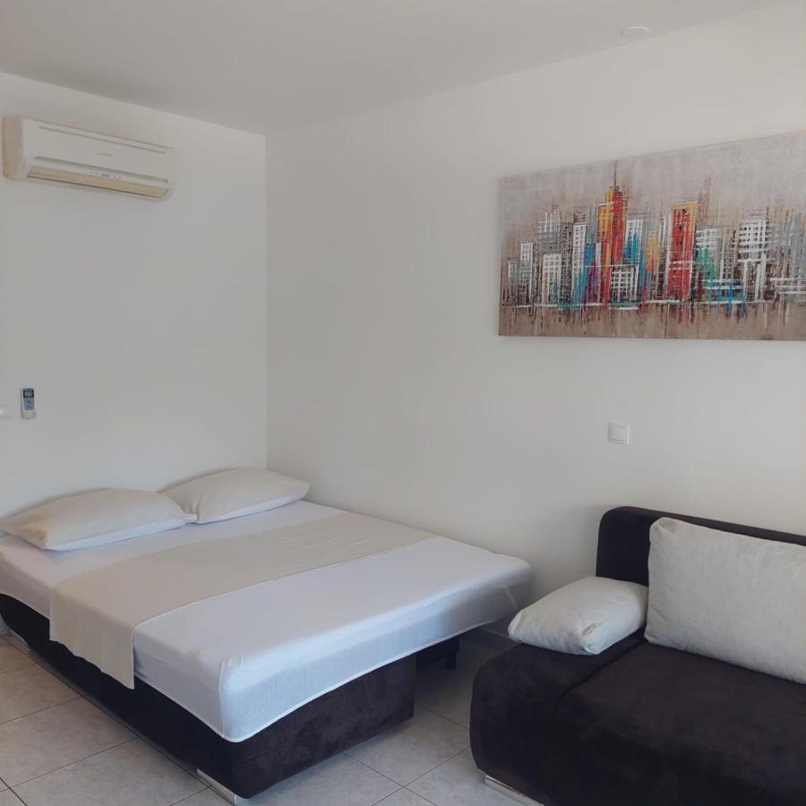 Apartment Mihaela Apartmans 150m Near The *